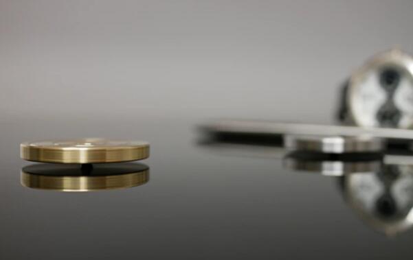 MezmoCoin- The pocket sized Kinetic desk toy