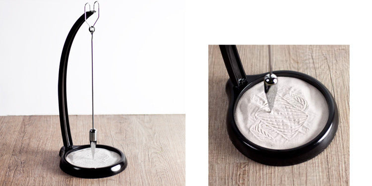 Gravity sand swing sand table